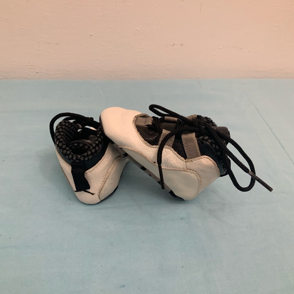 Jordan Kids Black and White Sneakers size2 8cm - Picture 4 of 9